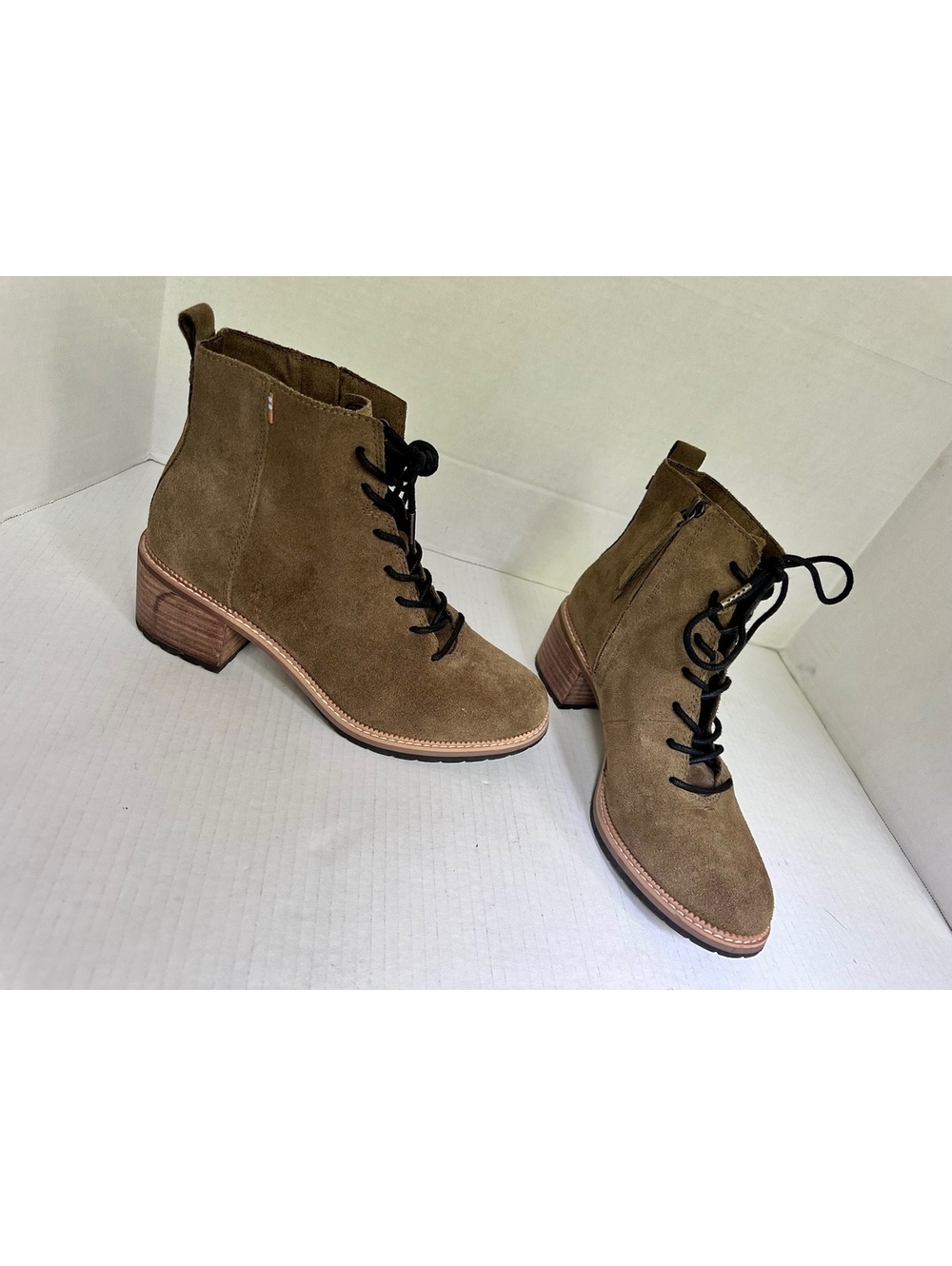 TOMS Finn Boots Olive Green Suede Lace and Zipper Closure Size 9 - Picture 3 of 9